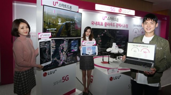 ▲LG유플러스는 21일 서울 용산사옥에서 기자간담회를 열고, 통신망을 통해 드론을 운영할 수 있는 드론 관제시스템을 국내 최초로 상용키로 했다. 사진제공 LG유플러스