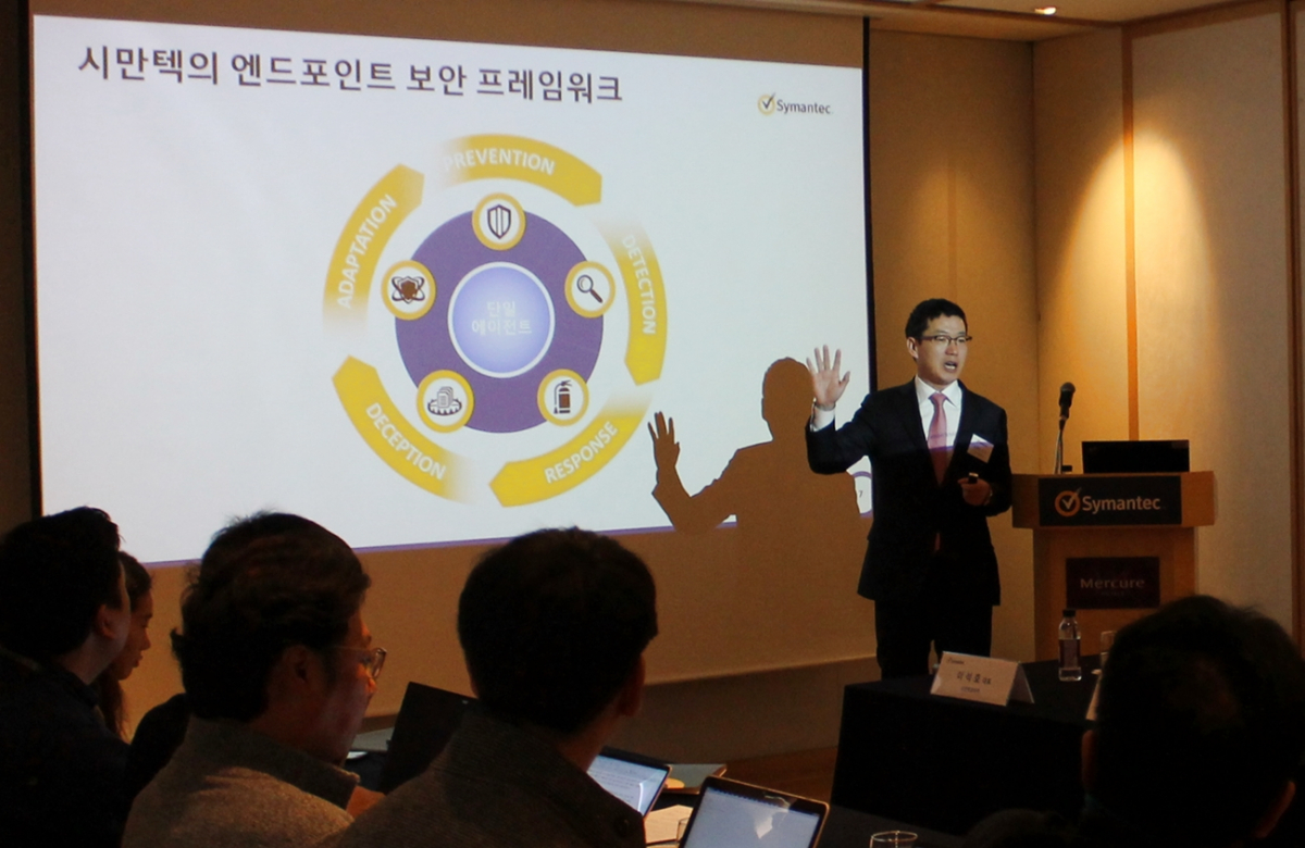 ▲윤광택 시만텍코리아 CTO가 통합 엔드포인트 보안 솔루션 ‘시만텍 엔드포인트 시큐리티’에 대해 설명하고 있다. (시만텍코리아)