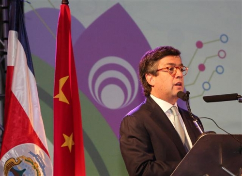 ▲루이스 알베르토 모레노 미주개발은행(IDB) 총재가 2013년 11월 27일(현지시간) 코스타리카 수도 산호세에서 연설하고 있다. 산호세/신화뉴시스