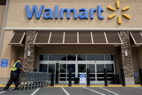 ▲미국 캘리포니아 주 라하브라의 한 월마트 매장. 월마트는 내년 2월 1일(현지시간)부터 사명을 기존의 ‘Wal-Mart Stores Inc.’에서 ‘Walmart Inc.’로 변경한다. 라하브라/AP뉴시스 