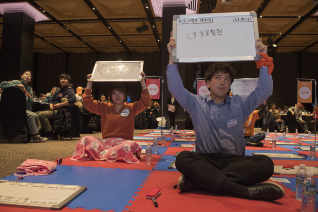 ▲한화케미칼이 7일 연말을 맞아 더 플라자 호텔에서 임직원 450여명이 참석한 가운데 임직원 퀴즈대회인 ‘도전, 한화케미벨’을 개최했다.(사진제공=한화케미칼)