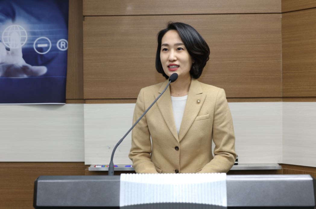 ▲김수민 의원이 7일 열린  ‘스타트업 규제혁신’ 토론회에서 인사말을 전하고 있다.(김수민 의원실)