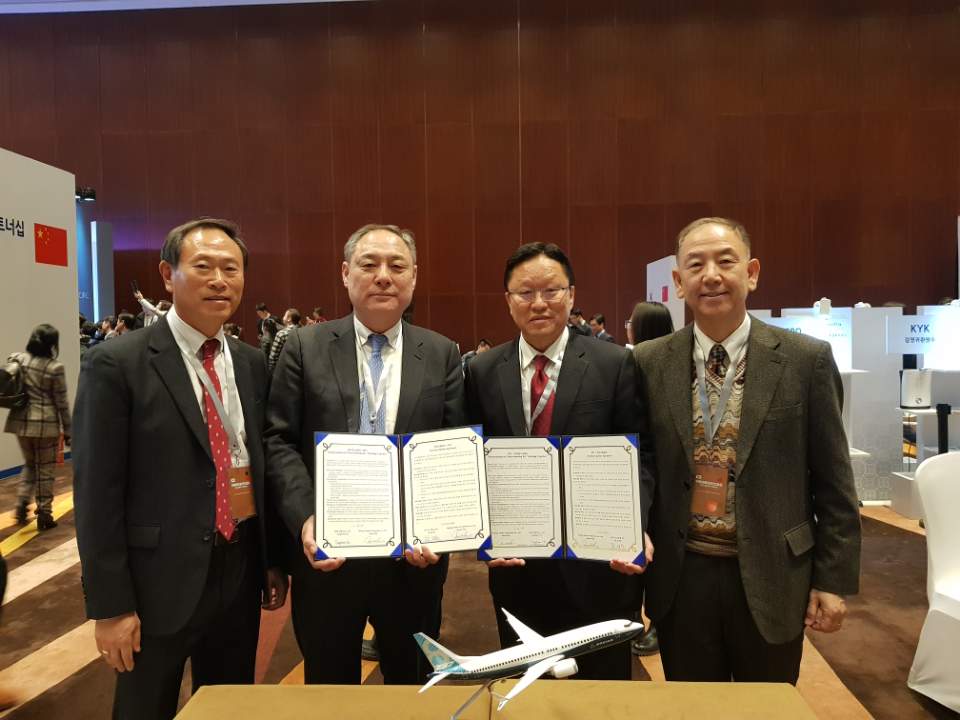 ▲하이즈항공과 BTC가 전략적 동반자 관계를 위한 MOU를 체결했다. 왼쪽부터 김광엽 하이즈항공 생산본부장, 하상헌 하이즈항공 대표, Dan Park BTC 총경리, Ian Chang 미국 보잉 중국 총괄 부사장이 기념촬영을 하고 있다.(사진=하이즈항공)