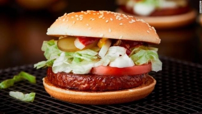 ▲오는 28일(현지시간) 맥도날드가 스웨덴과 핀란드에서 출시하는 채식 버거 '맥비건'. 사진 = 맥도날드