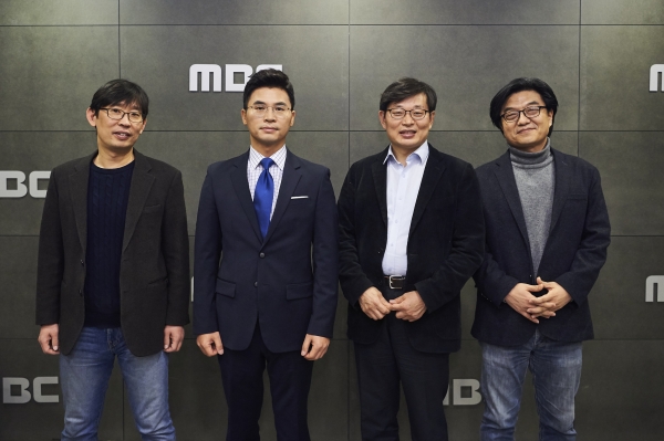 ▲'PD수첩' 제작진과 진행자 한학수PD(왼쪽에서 두 번째)(사진=MBC)