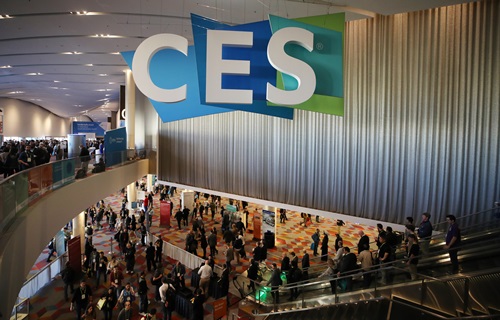 ▲세계 최대 가전·IT 박람회인 'CES(Consumer Electronics Show) 2018' 개막 이틀째인 10일(현지시간) 미국 네바다주 라스베이거스 샌즈 엑스포(Sands expo)의 전시장에 CES 조형물이 설치돼 있다. (연합뉴스)