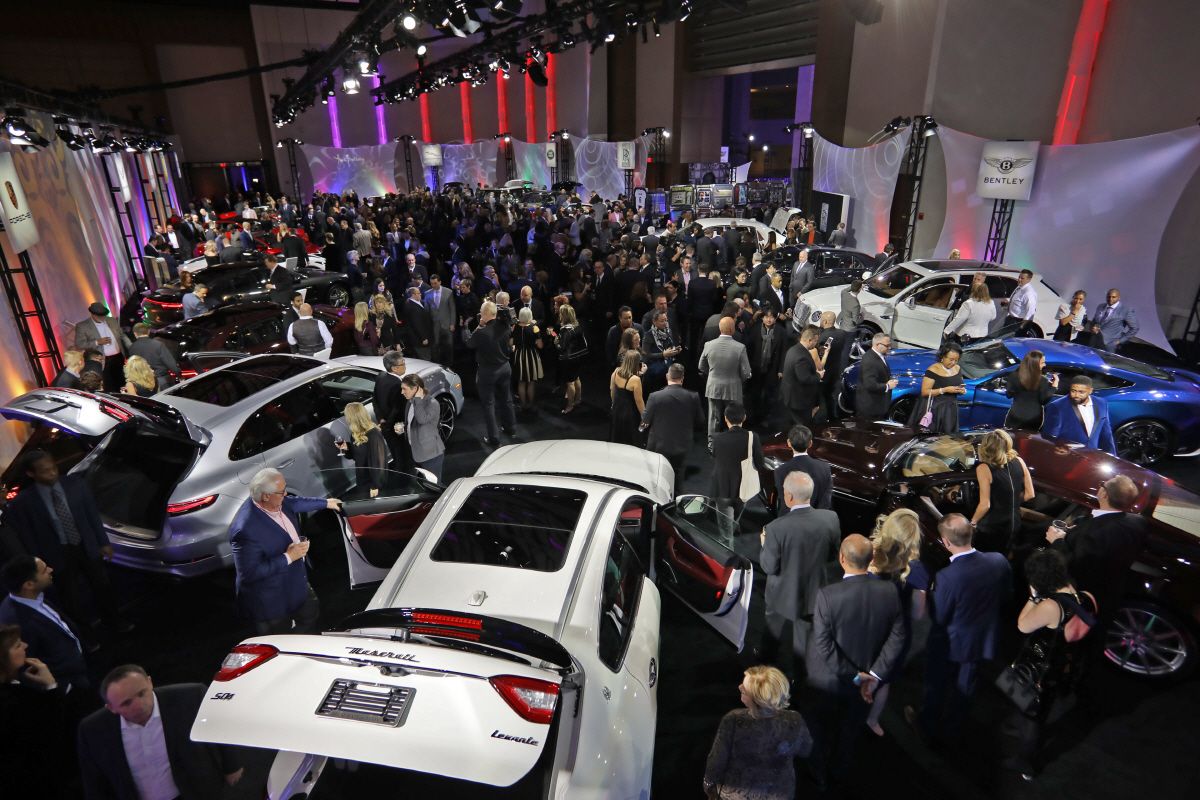 ▲1월 CES를 피해 올해부터 6월 개최를 준비해온 '2020 북미오토쇼'가 전격 취소됐다. 코로나19 확산에 따라 행사장인 디트로이트 코보센터도 격리병원으로 지정됐다. 사진은 지난해 북미오토쇼 갈라쇼의 모습.  (출처=NAIAS 프레스)