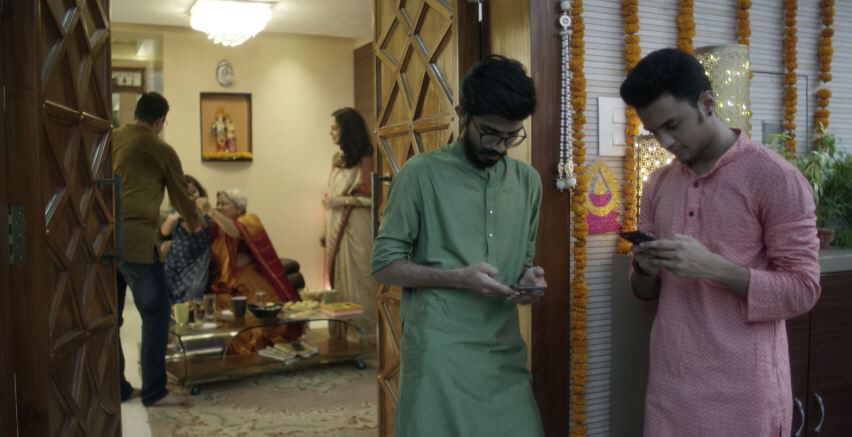 ▲인도 디왈리 기간 스마트폰 사용 경향을 담은 모토로라의 ‘폰라밸’ 캠페인. 출처=유튜브