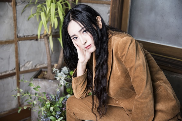 ▲밴드 뷰렛 보컬 문혜원(문정후)(사진=딜라이트뮤직)