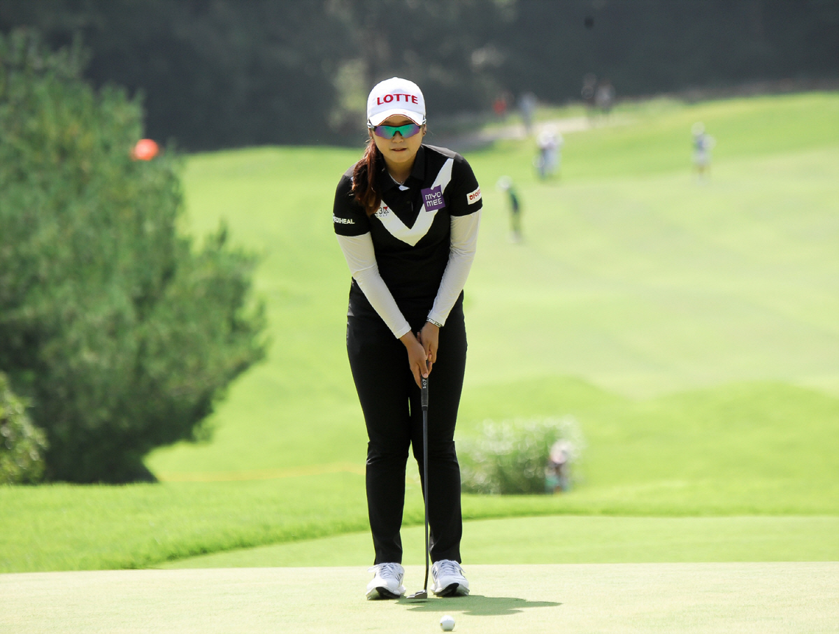 ▲허리가 튼튼해야 퍼트도 잘 할 수 있다.