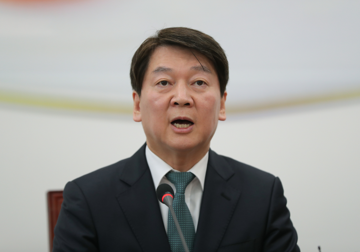 ▲국민의당 안철수 대표가 23일 오후 국회에서 기자간담회를 열고 통합반대파를 향해 신당 창당 등 해당행위를 중단할 것을 요구하고 있다.