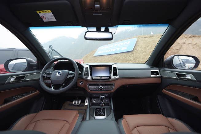 ▲익스테리어의 균형미는 실내에도 스며들었다. SUT로써 차고 넘치는 고급스러움도 지녔다. 