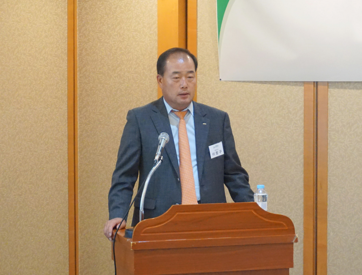 ▲이항구 알리코제약 대표가 26일 기자간담회를 열고 상장계획을 설명하고 있다.(제공=알리코제약)