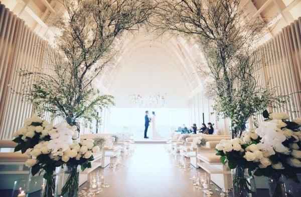 ▲가수 알렉스 결혼 사진(사진=알렉스 SNS)