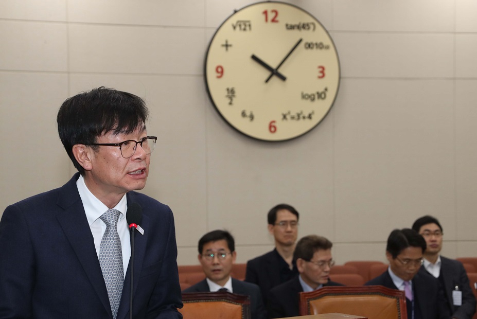 ▲김상조 공정거래위원장이 30일 국회에서 열린 4차산업혁명위원회 전체회의에서 업무보고를 하고 있다.(연합뉴스)