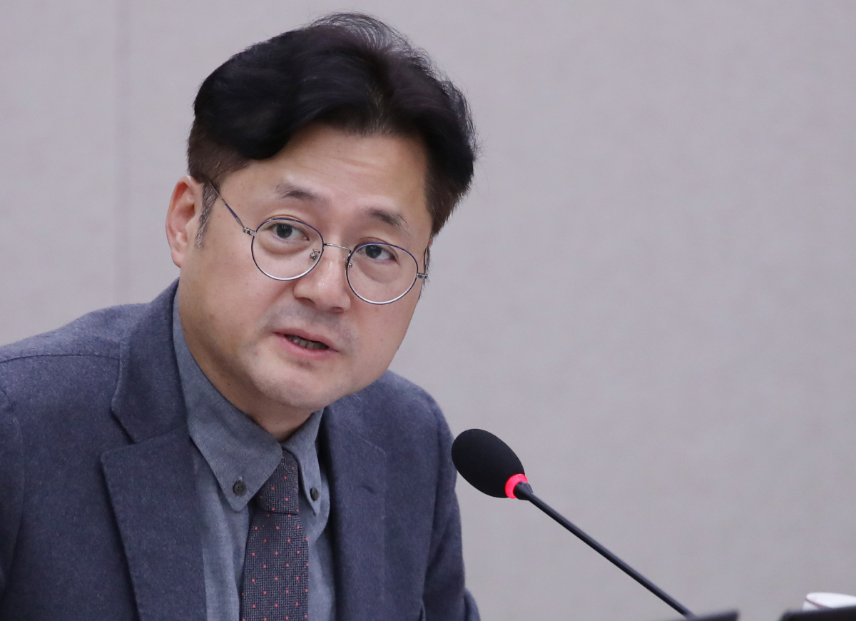 ▲더불어민주당 홍익표 의원이 10일 오후 국회 산업통상자원중소벤처기업위원회에서 열린 홍종학 중소벤처기업부 장관 후보자의 인사청문회에서 질의하고 있다. (연합뉴스)