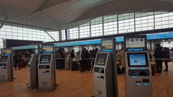 ▲인천공항 제2여객터니널에 설치된 무인시스템