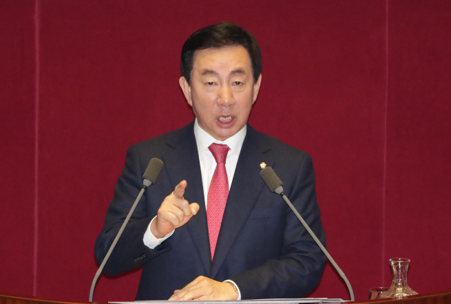 ▲자유한국당 김성태 원내대표가 1일 오전 열린 국회 본회의에서 교섭단체 대표연설을 하고 있다. 2018.2.1(연합뉴스)