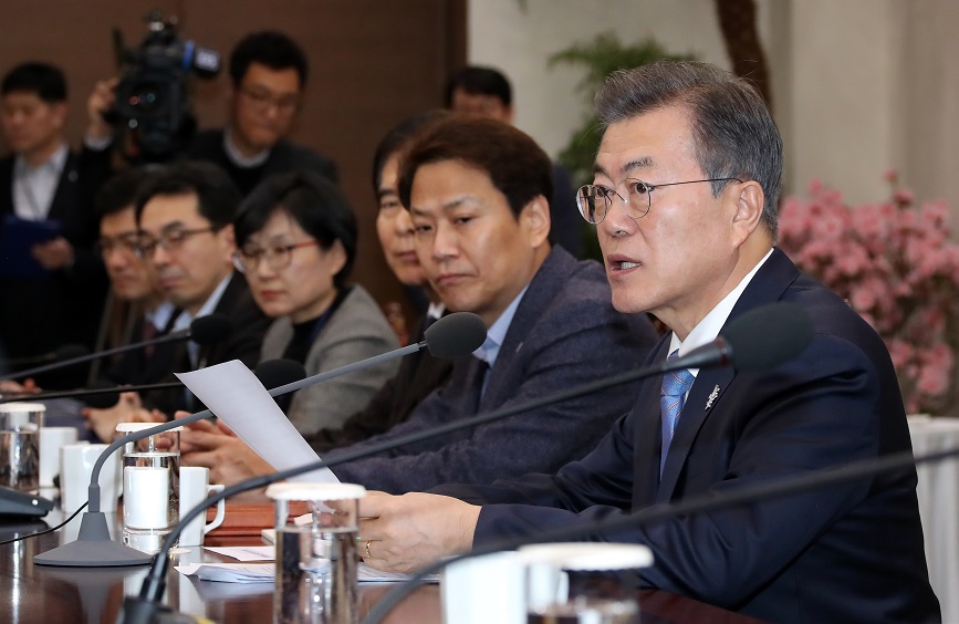 ▲문재인 대통령이 5일 오후 청와대 여민관에서 열린 수석보좌관회의를 주재하고 있다.(연합뉴스)