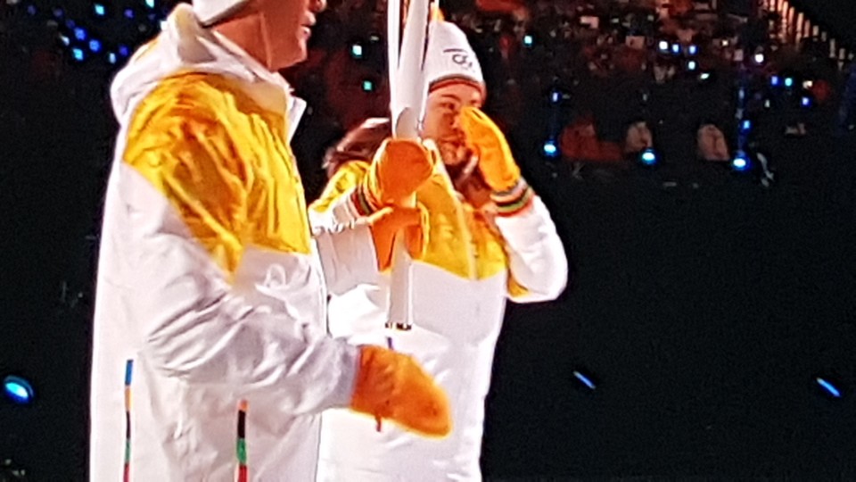 ▲개막식 성화 점화주자로 나선 안정환과 박인비(오른쪽)(사진=KBS TV 촬영)