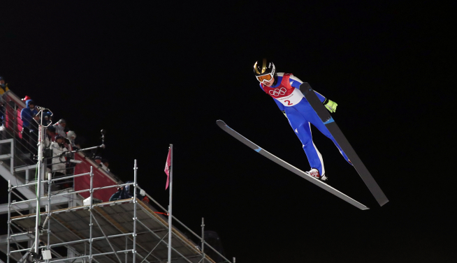 ▲12일 강원도 평창군 알펜시아 스키점프센터에서 열린 2018 평창 동계올림픽 스키점프 여자 노멀힐 개인 1라운드에서 한국의 박규림이 비행하고 있다.(연합뉴스)