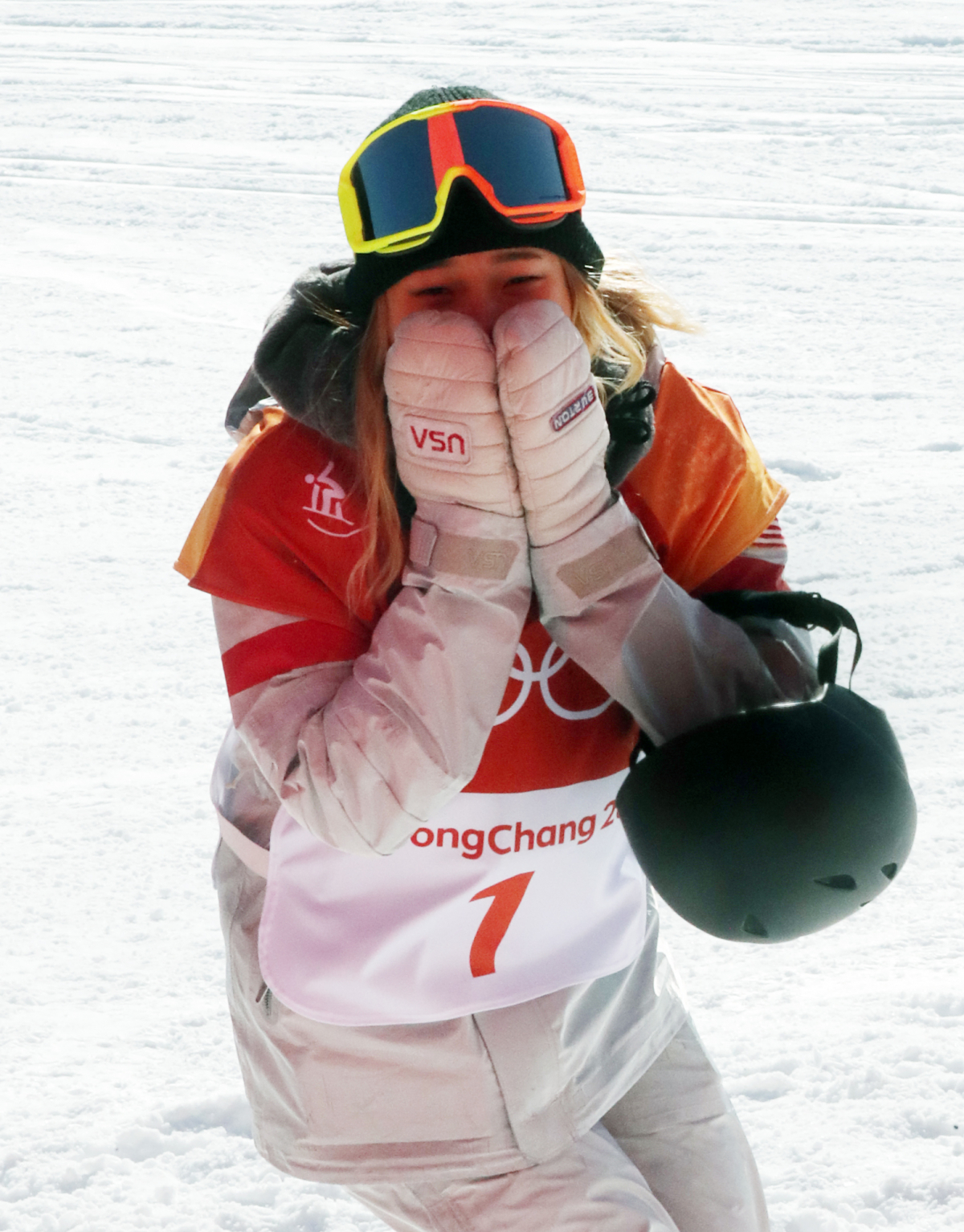 ▲클로이 김이 13일 강원도 평창군 휘닉스파크에서 열린 '2018 평창 동계올림픽' 스노보드 여자 하프파이프 결승 1차시기에서 93.75점으로 1위를 한 뒤 기뻐하고 있다.(연합뉴스)