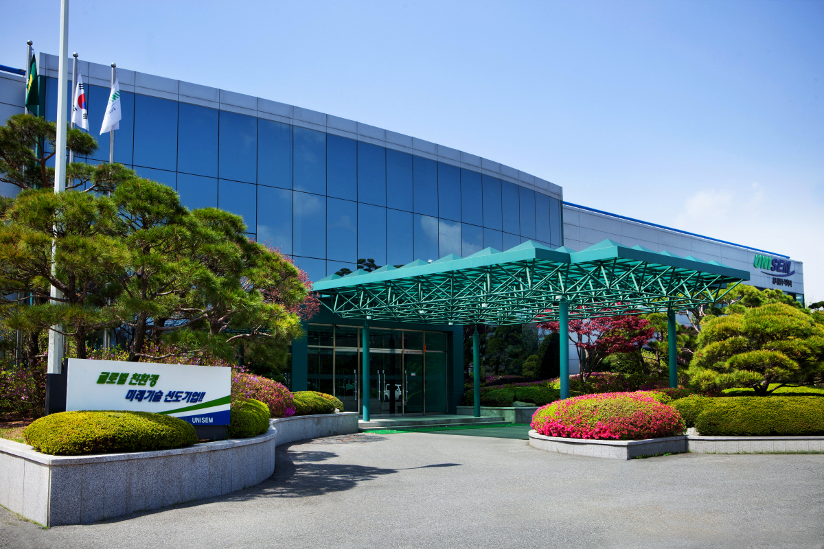 ▲반도체 디스플레이 장비 전문기업 유니셈이 올해 들어서만 260억 원의 신규 공급계약을 체결했다. 지난해 최대 실적을 달성에 이어 올해 성장세도 계속될 것으로 회사 측은 기대하고 있다. 사진은 유니셈의 경기도 화성 본사 전경. 사진제공 유니셈