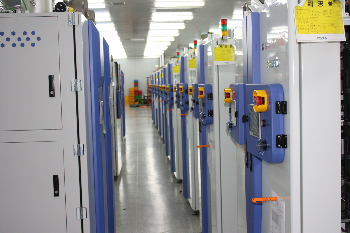 ▲유니셈은 반도체 및 디스플레이 생산 공정 내 유해가스를 처리하는 장비인 스크러버(Scrubber)와 온도 조절 역할을 하는 칠러(Chiller) 전문기업이다. 사진은 유니셈의 생산라인 모습. 사진제공 유니셈