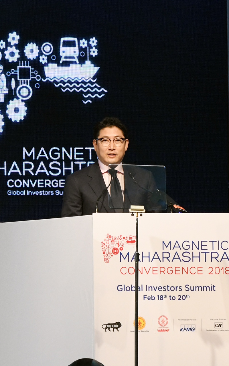 ▲지난 18일 저녁(현지시각) 인도 뭄바이 BKC(벤드라 컬라 콤플렉스)에서 열린 ‘마그네틱 마하라슈트라 컨버전스 2018’ 개막식에서 인도 나렌드라 모디 총리 등 정부 주요 인사와 타타그룹 라탄 타타 회장, 릴라이언스그룹 무케시 암바니 회장 등이 참석한 가운데 효성 조현준 회장이 축사를 하고 있다. (사진제공=효성)