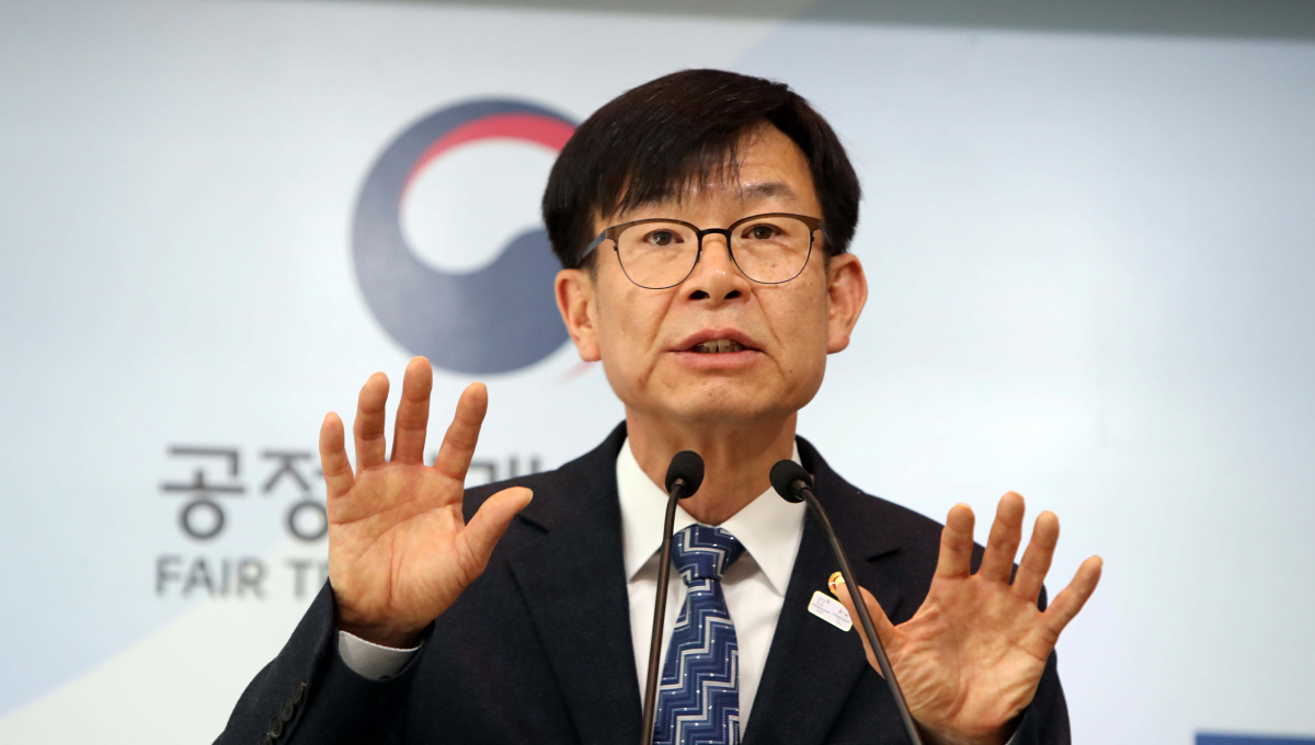 ▲김상조 공정거래위원장이 22일 정부세종청사 공정거래위원회 기자실에서 공정거래법 법 집행 체계 개선 논의 결과를 발표하고 있다. (연합뉴스)