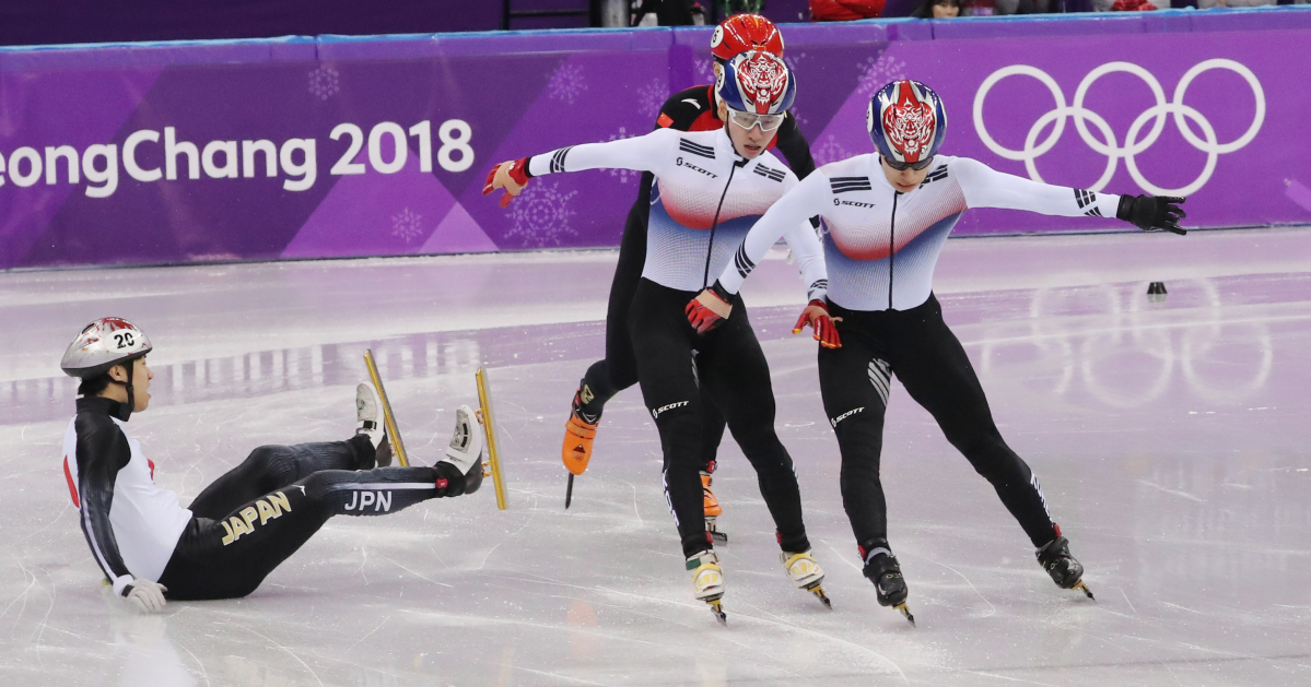 ▲22일 강릉 아이스아레나에서 열린 2018 평창동계올림픽 쇼트트랙 남자 500m 준결승에서 한국의 황대헌(오른쪽), 임효준이 조 1,2위로 통과하며 결승 진출에 성공하고 있다. (연합뉴스)
