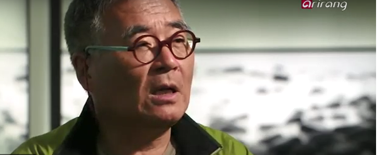 ▲사진작가 배병우.(출처=아리랑 TV캡처)