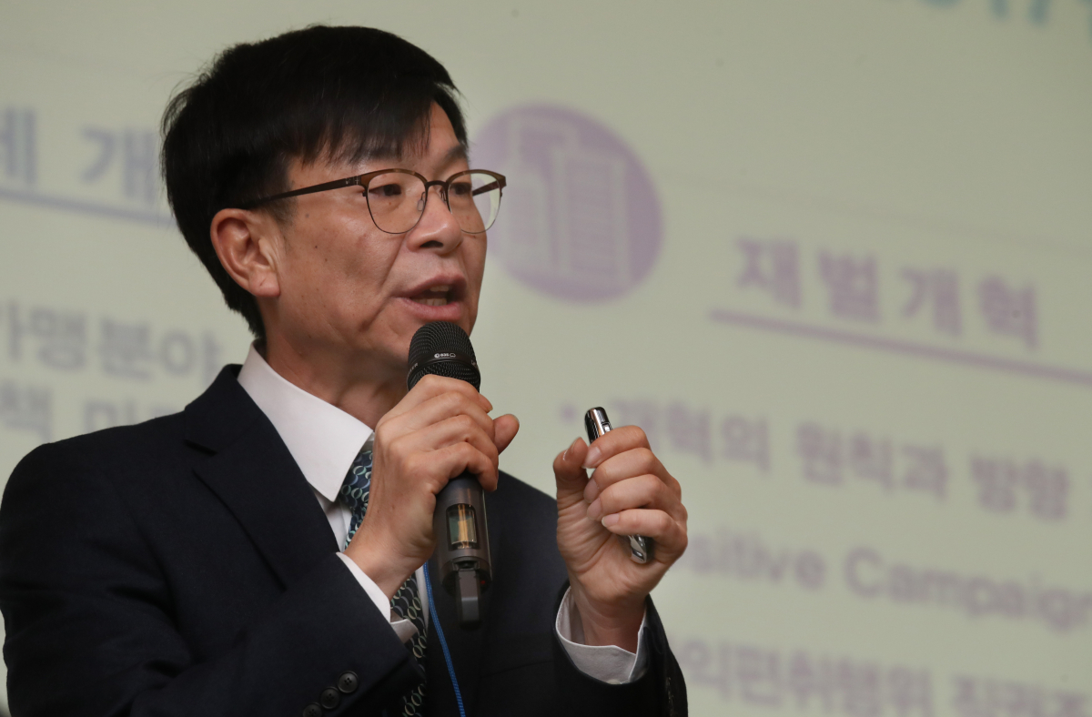 ▲김상조 공정거래위원장이 23일 오전 서울 서초구 쉐라톤 서울팔래스 강남호텔에서 2018년 공정거래정책 방향에 대하여 강연하고 있다.(사진제공=연합뉴스)