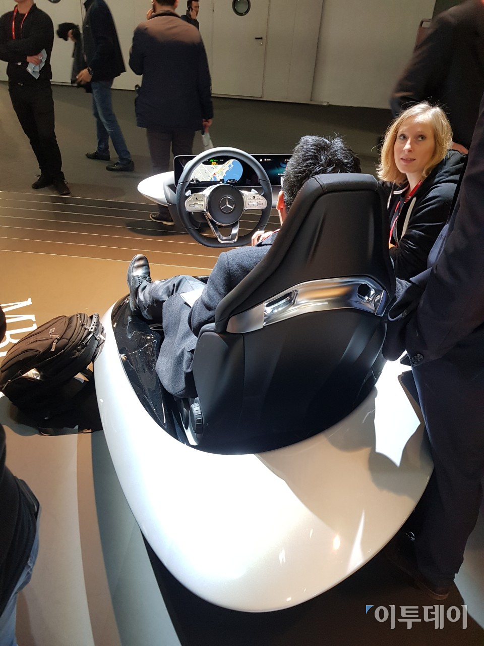 ▲벤츠의 차세대 엔포테인먼트 시스템 '엠벅스'.(사진=송영록 기자 syr@)