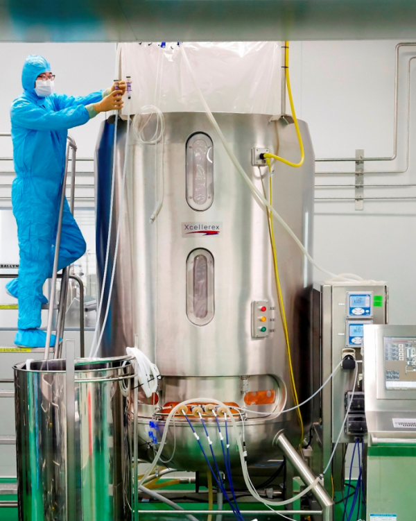 ▲SK케미칼이 안동 L하우스에서 세포배양 탱크를 활용해 독감백신을 생산하고 있다.(SK케미칼)