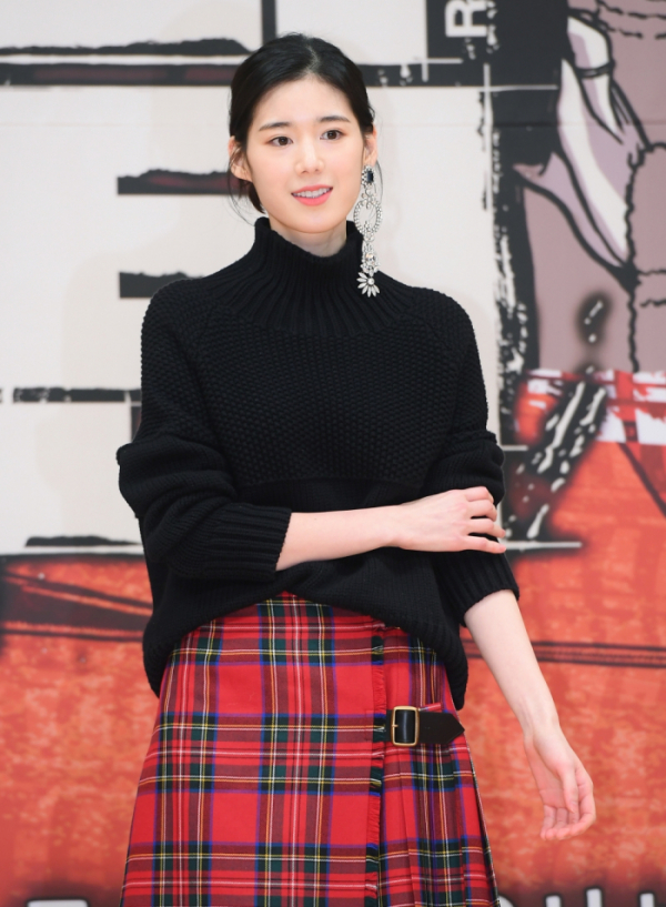 ▲15일 오후 서울 양천구 목동 SBS사옥에서 열린 SBS 수목드라마 ‘리턴’(극본 최경미, 연출 주동민) 제작발표회에 참석해 포즈를 취하고 있다.(비즈엔터DB)