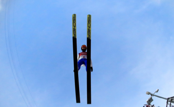 ▲박제언이 20일 오후 평창 알펜시아 스키점프센터에서 열린 2018 평창동계올림픽 노르딕복합 라지힐 개인 10km 경기에 앞서 연습 점프를 하고 있다. (연합뉴스)