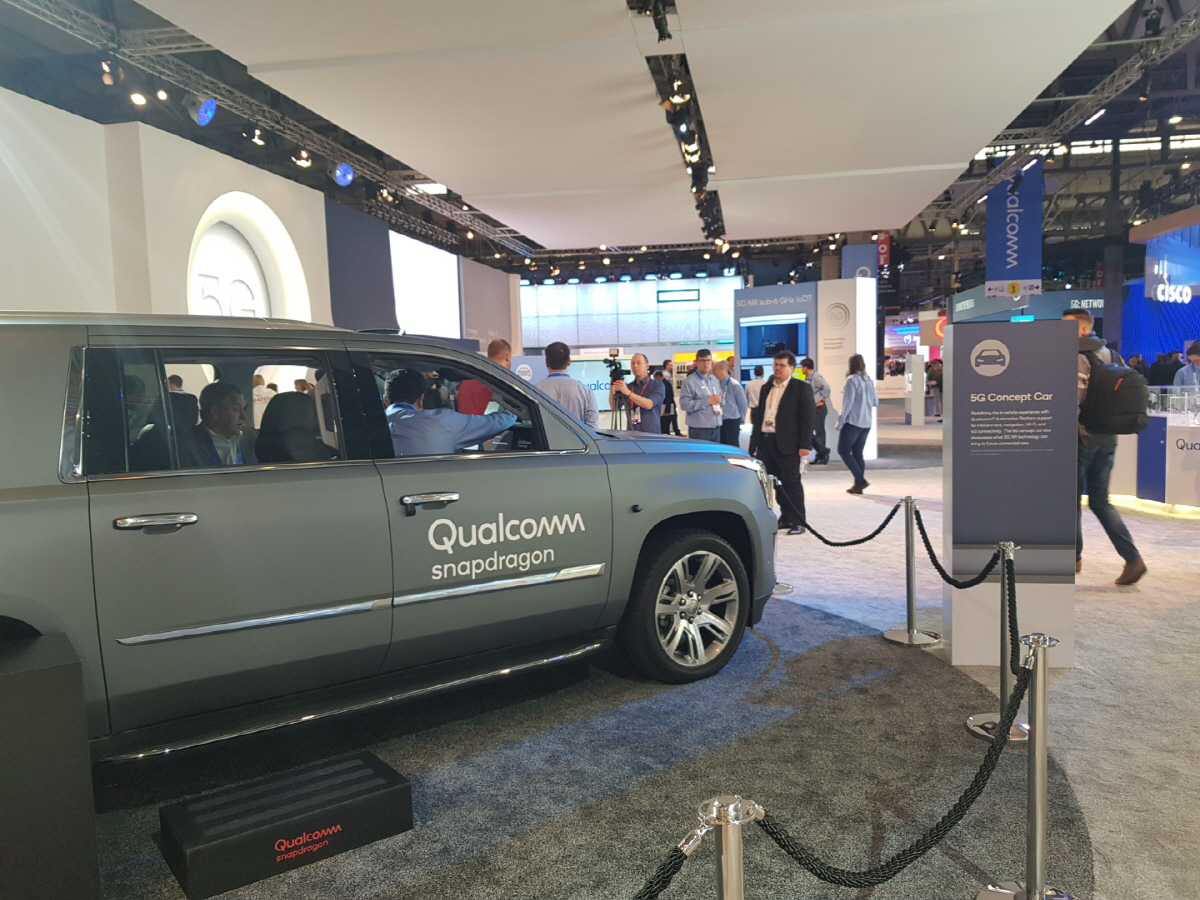 ▲MWC 2018에서 퀄컴이 선보인 커넥티드카. 좌우 사이드미러가 없다. 대신 카메라가 영상을 촬영해 실시간으로 운전자에게 전달한다. 사진=송영록 기자 syr@