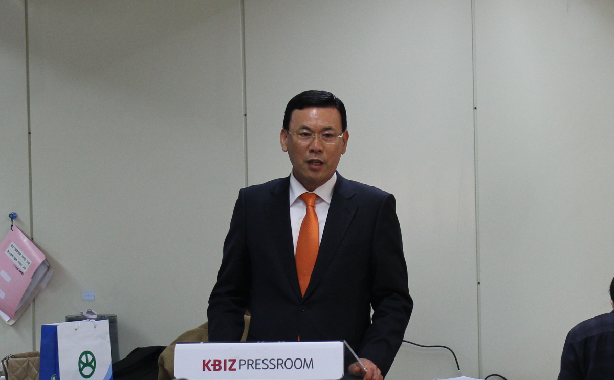 ▲박주봉 신임 중소기업 옴부즈만은 6일 서울 여의도 중기중앙회를 찾아 "중소기업과 소상공인의 생존과 성장을 위해 규제혁신을 본격적으로 추진하겠다"고 말했다.(사진제공=중기중앙회)