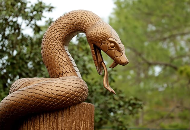 ▲16번홀부터 시작되는 스네이크 피트(뱀 구덩이)의 상징물 (사진=PGA)