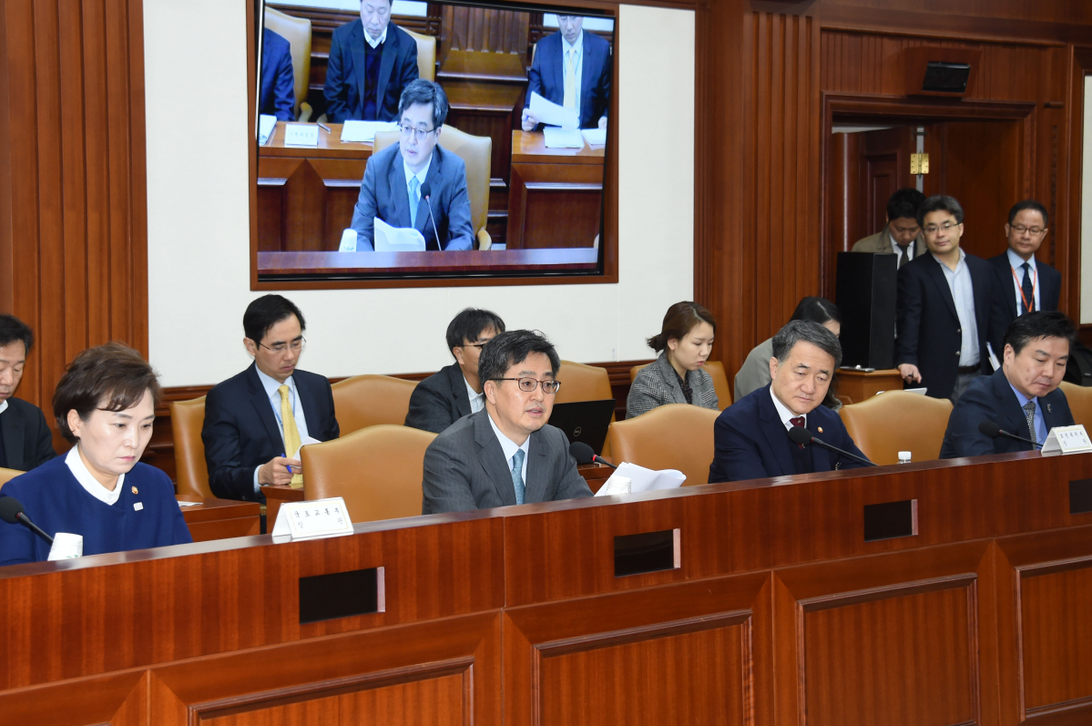 ▲12일 정부서울청사에서 198차 대외경제장관회의가 열리고 있다.(기획재정부)