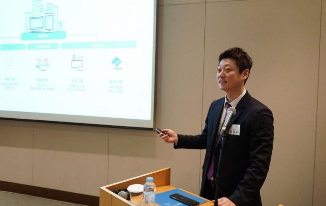 ▲김동수 케어랩스 대표가 13일 서울 여의도에서 IPO 간담회를 열고 헬스케어 토탈 솔루션 기업으로 도약하겠다는 비전을 제시했다.(사진제공=케어랩스)