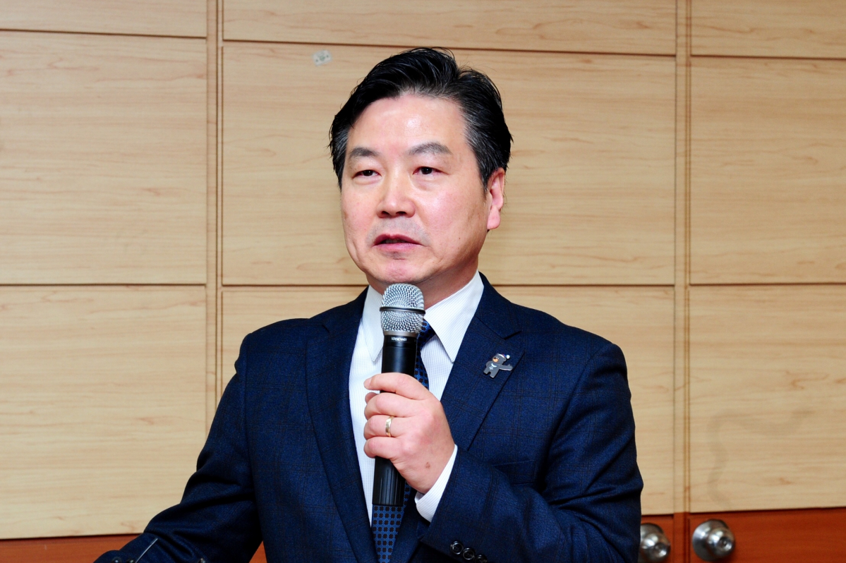 ▲홍종학 중소벤처기업부 장관은 13일 대전 정부청사에서 취임 100일 기자간담회를 열고 그간의 업무 추진 경과와 함께 앞으로의 방향성을 밝혔다. (사진제공=중기부) 