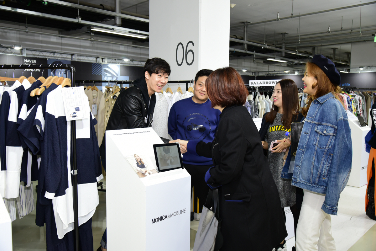 ▲2018 S/S 헤라서울패션위크 수주상담회(사진제공=한국디자인재단)