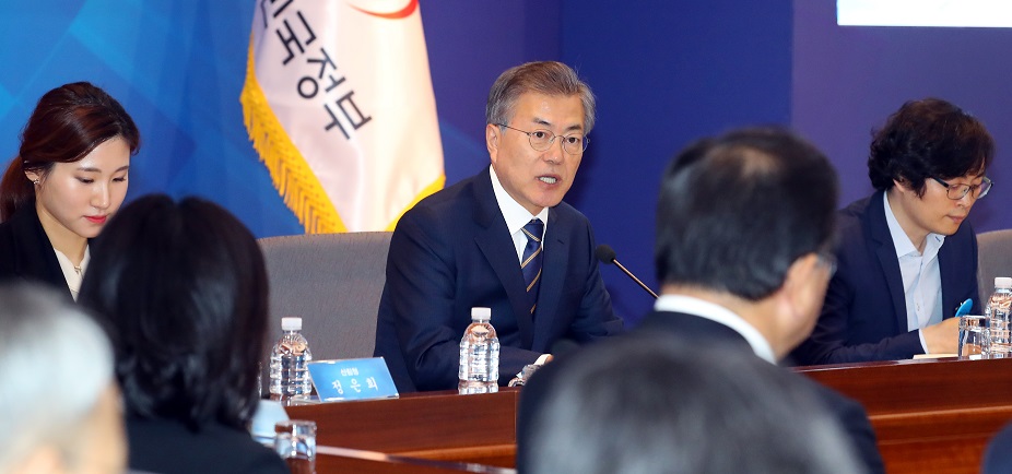 ▲문재인 대통령이 19일 오후 정부서울청사 국제회의실에서 열린 제1회 정부혁신전략회의에서 인사말을 하고 있다.(연합뉴스)