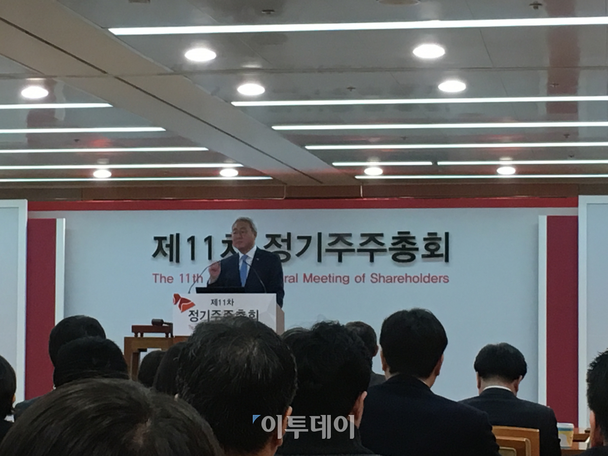 ▲20일 SK서린빌딩에서 열린 제11차 SK이노베이션 정기주주총회에서 김준 SK이노베이션 총괄사장이 주총을 진행하고 있다.(류정훈 기자 jungh216@)