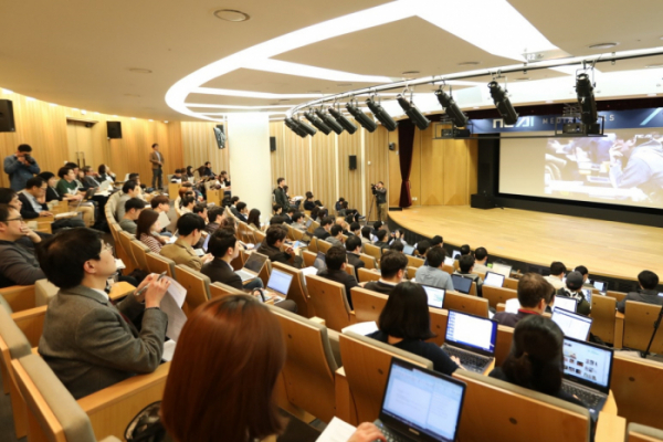 ▲엔씨소프트가 15일 'NC AI 미디어 토크'를 개최하고 인공지능 연구개발의 현황과 비전을 소개했다. (엔씨소프트)