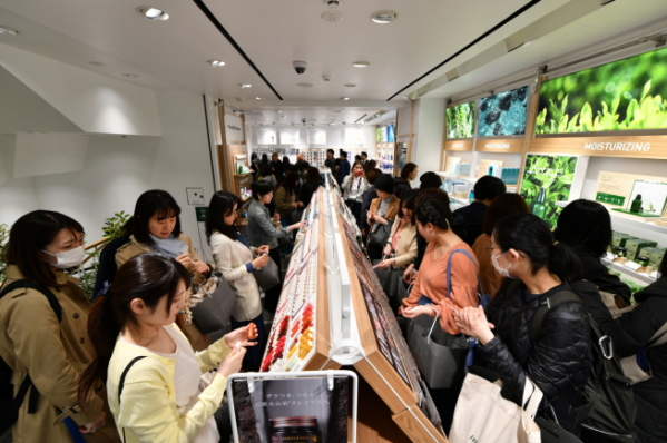 ▲이니스프리가 도쿄 오모테산도에 일본 1호점을 오픈했다.(사진제공=이니스프리 )