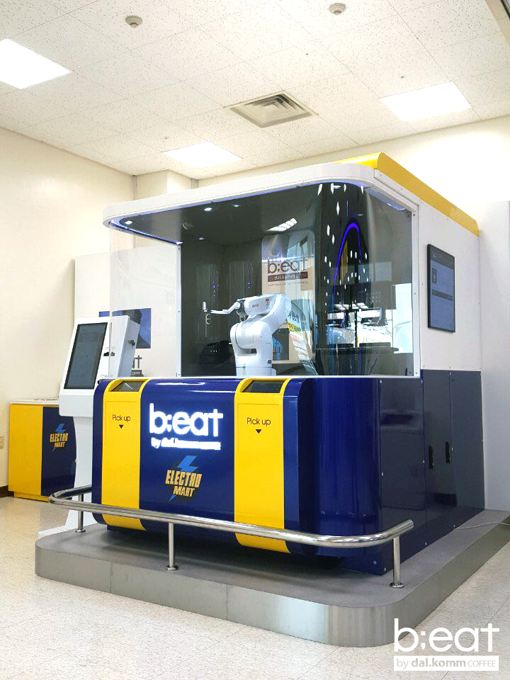 ▲달콤커피의 로봇카페 '비트'가 동탄 이마트 일렉트로마트에 입점했다.(사진=달콤커피)