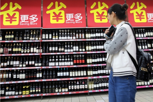 ▲중국 베이징의 한 슈퍼마켓에 진열된 와인. 베이징/EPA연합뉴스
